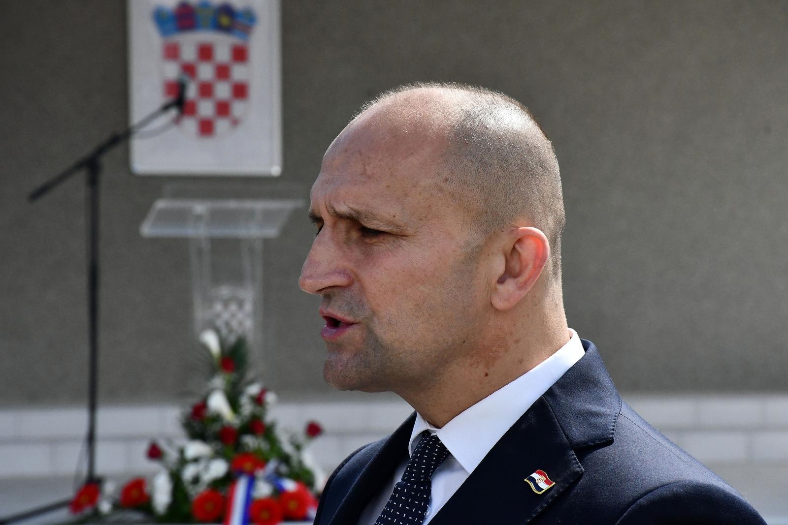 Anušić: Odluka je na premijeru hoću li i dalje biti član Vlade