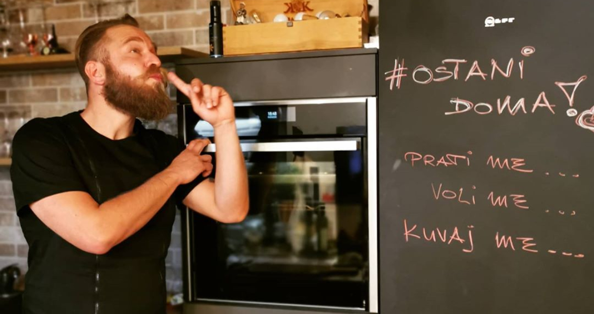 Ivan Pažanin skinuo majicu, a pratiteljima nije promaknulo da je dobio koji kilogram