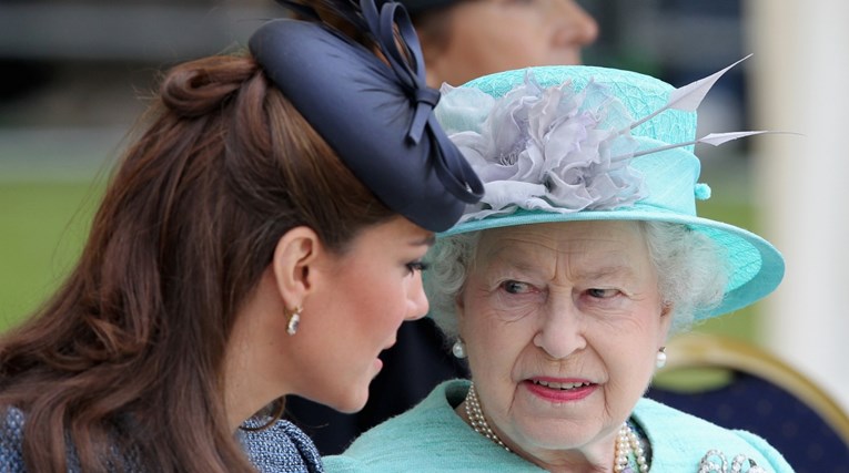 Kraljica je imala otrovne komentare o Kate prije njenog braka s Williamom