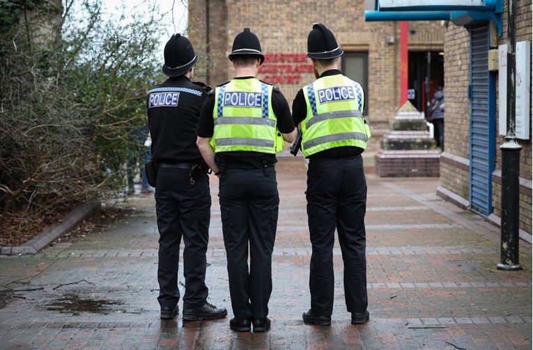 Britanac i još pet muškaraca optuženo za silovanje njegove bivše supruge