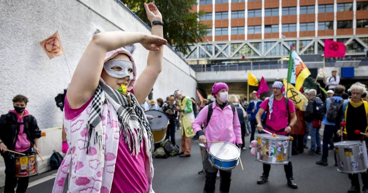 VIDEO Policija u Nizozemskoj štrajka. Aktivisti to iskoristili, blokirali autocestu