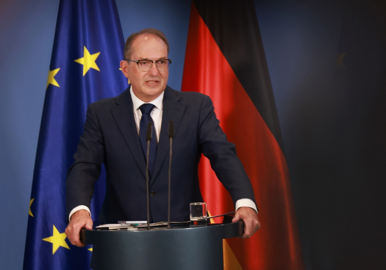 Tajno oružje kraj Berlina i sumnja na atentate. Njemački ministar: Visoka prijetnja