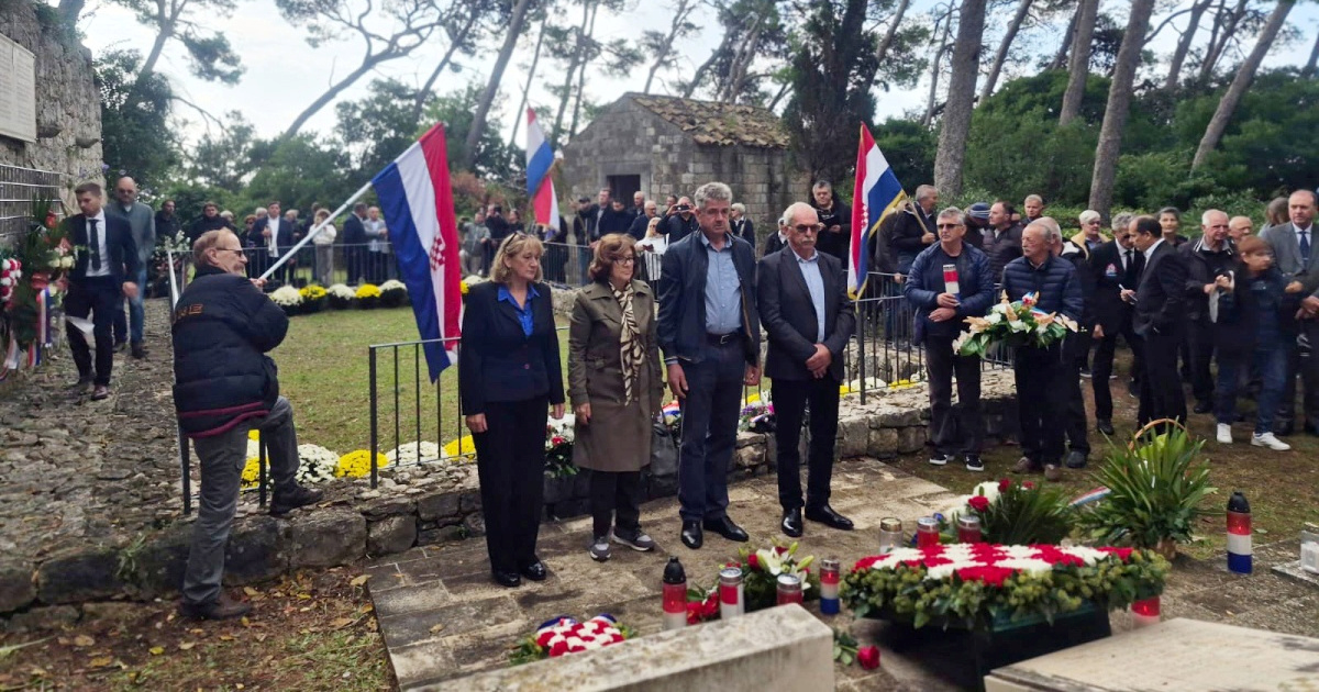 FOTO Odana počast žrtvama partizanskog pokolja na otočiću Daksa