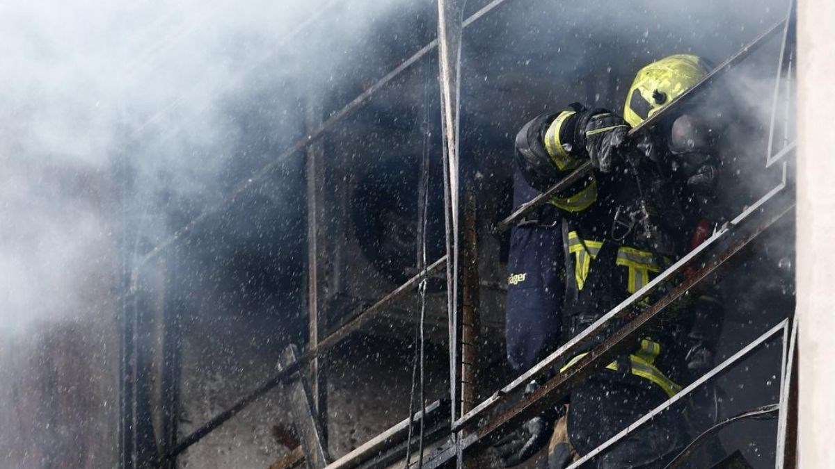 Buknuo požar u stanu u Splitu, vatrogasci spasili jednu osobu