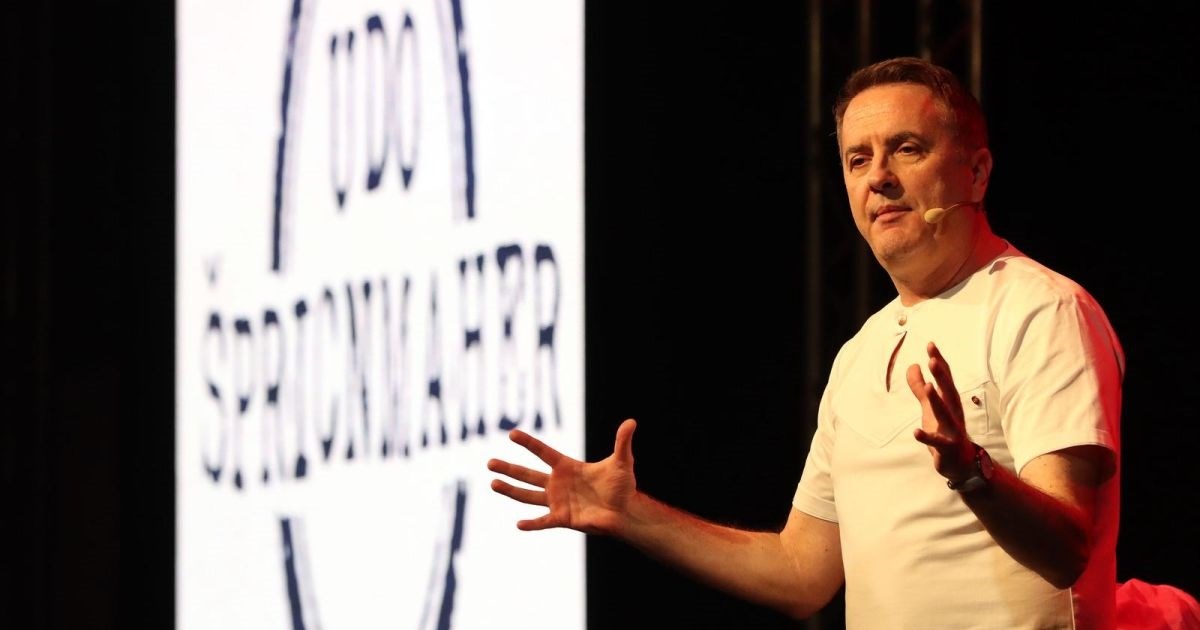 Tarik Filipović tijekom predstave u BiH prozvao suprugu gradonačelnika, ovaj poludio