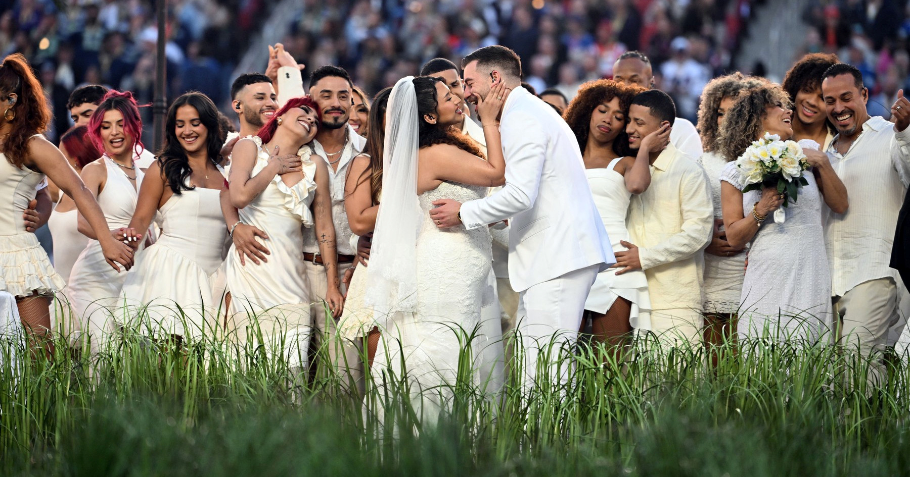 Ono vjenčanje tijekom nastupa Bad Bunnyja bilo je pravo (bio je i pravi matičar)