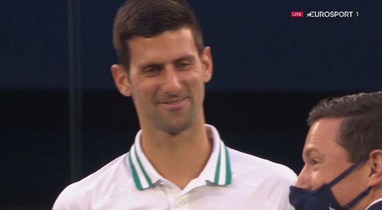 Simpatična scena s početka finala Australian Opena. Dječak nasmijao Đokovića i suca