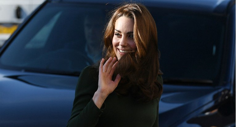 Kate Middleton je dala novo lice staroj haljini pomoću jednog modnog dodatka