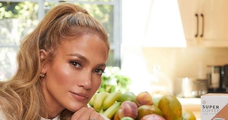 J. Lo pozirala s mamom i kćeri, fanovi oduševljeni: "Tri generacije vječne ljepote"