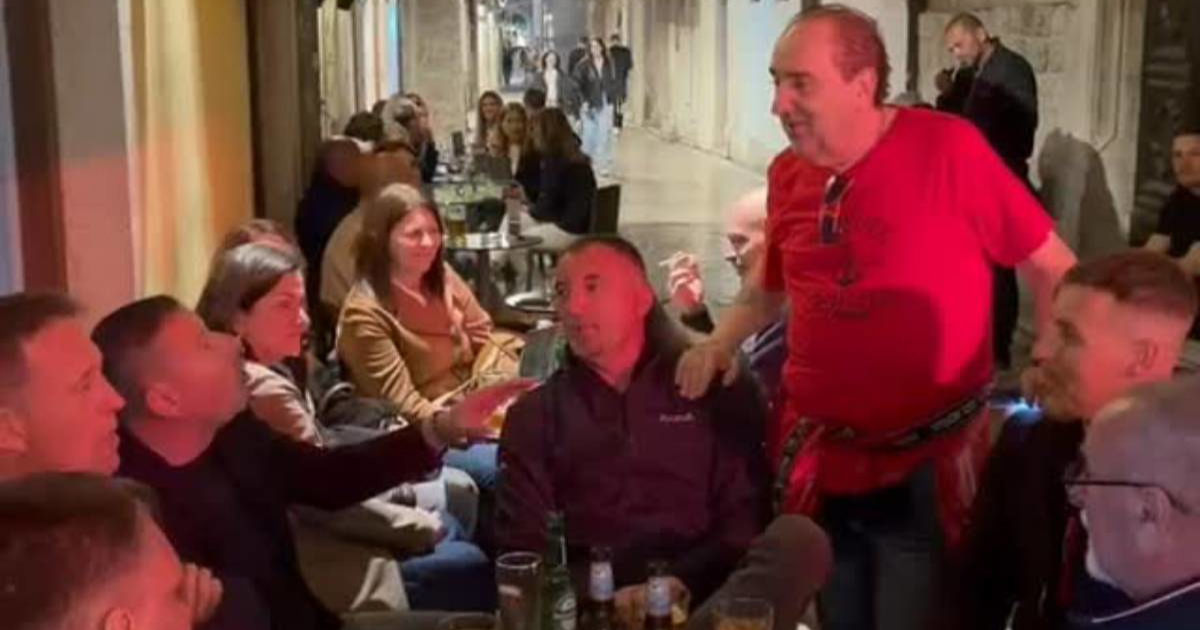 VIDEO Grdović zapjevao s ekipom u zadarskom kafiću. Snimka dirnula tisuće ljudi