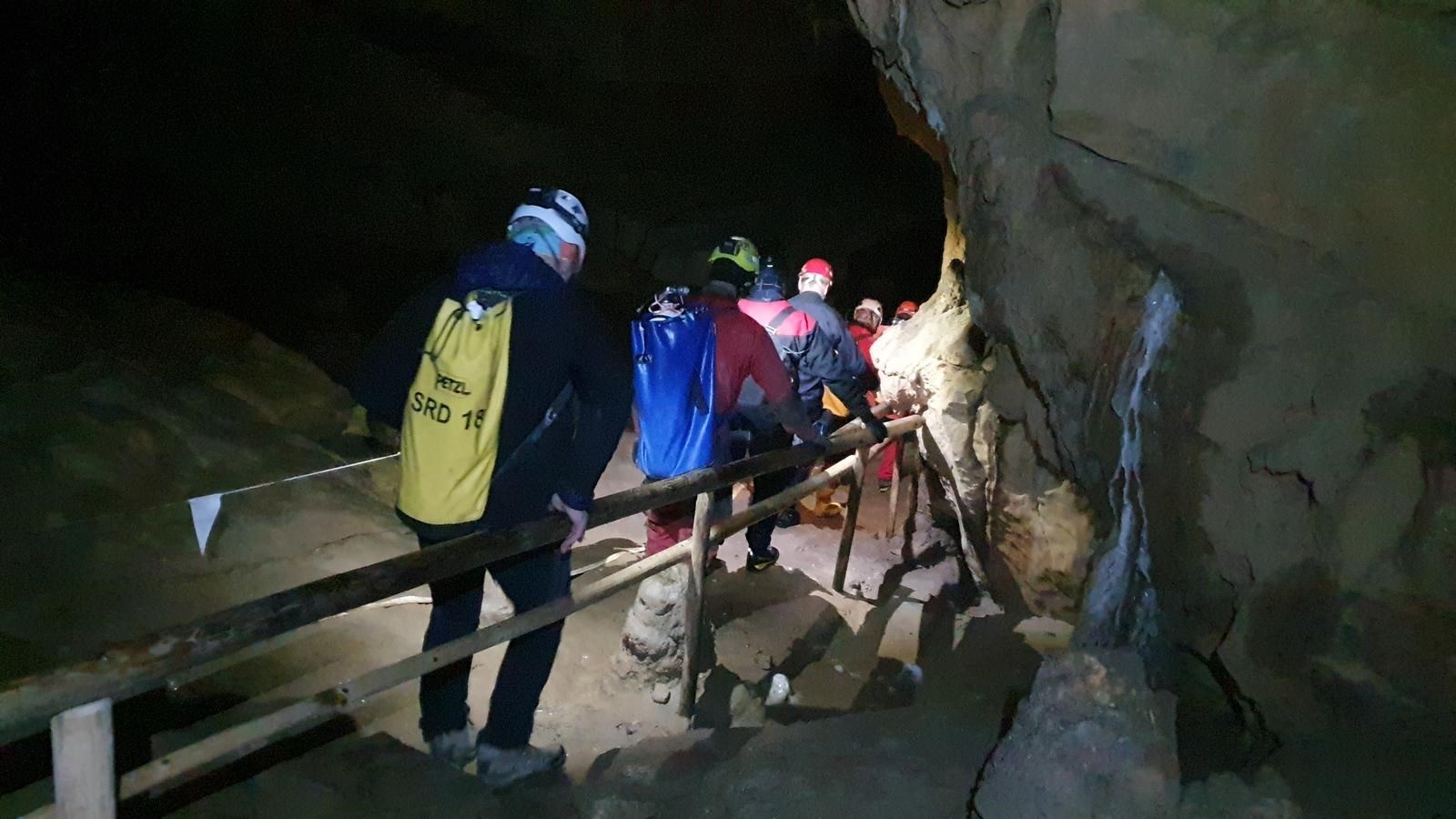 Oko 14 sati kreće evakuacija petero zarobljenih u slovenskoj špilji