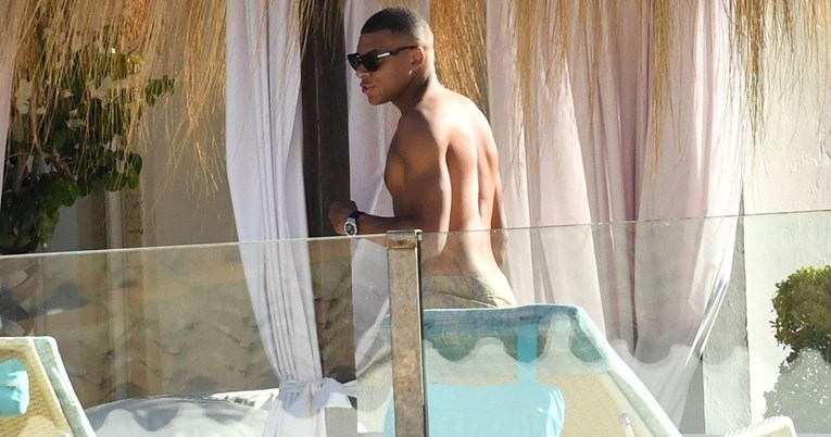 FOTO Evo u čijem društvu Mbappe uživa dok nogometni svijet čeka njegovu odluku