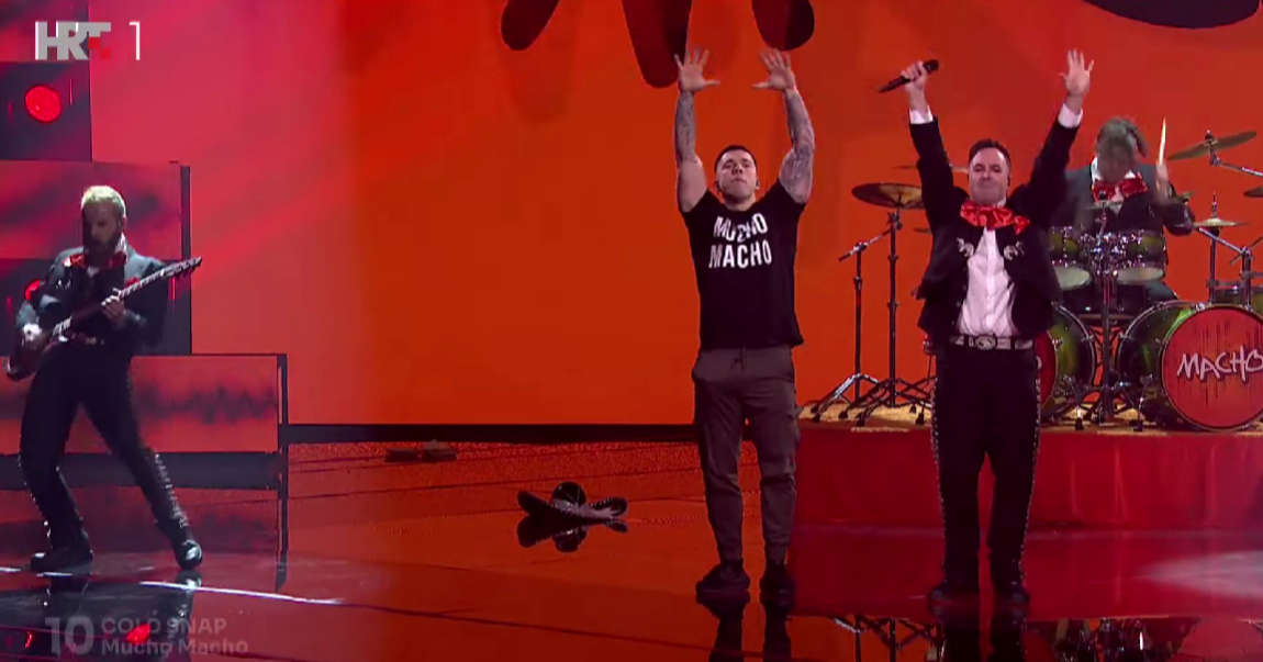 Hrvatski glumac otpjevao MUCHO MACHO s metal bendom. Hrvati: "Možda nas Meksiko tuži"