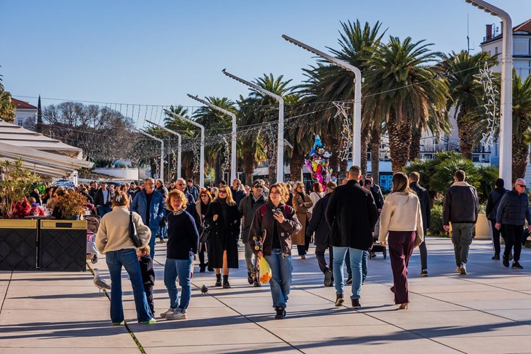 DZS: Pad broja stranih turista u studenom nastavljen i 2025.