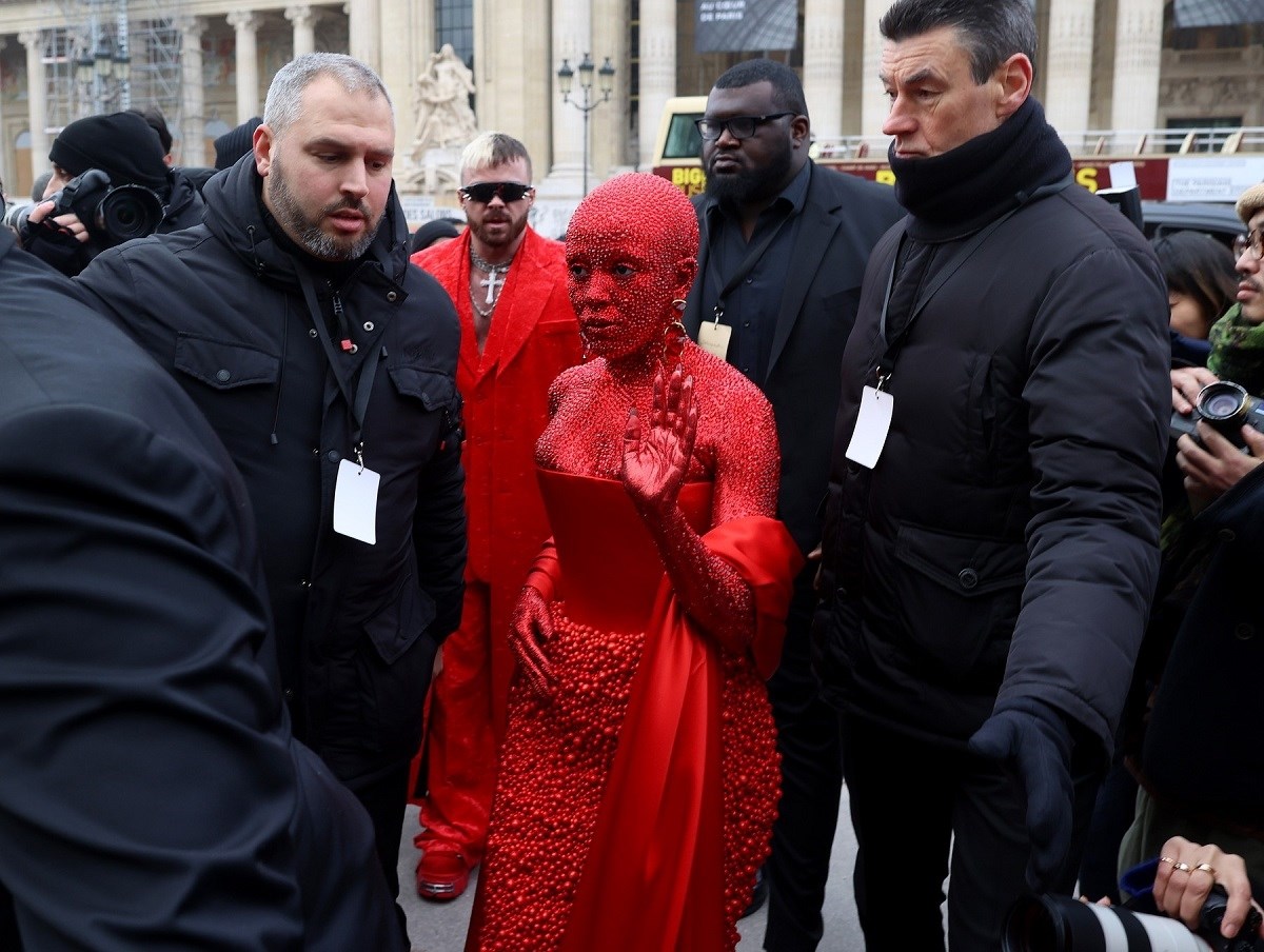 Reperica na Fashion Week stigla u neobičnom kostimu, ljudi pišu da im izaziva fobiju