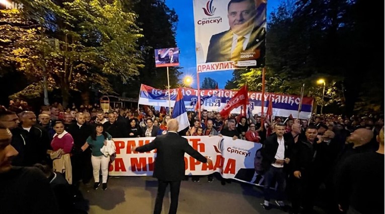 Dodikovi simpatizeri paradiraju u Banjoj Luci: "Republika Srpska je vojno neutralna"