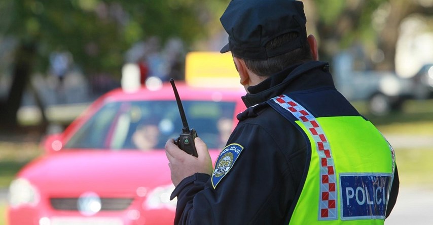 Vozač (20) u Podravini vrijeđao policajce nakon što su ga zaustavili. Bio je pijan
