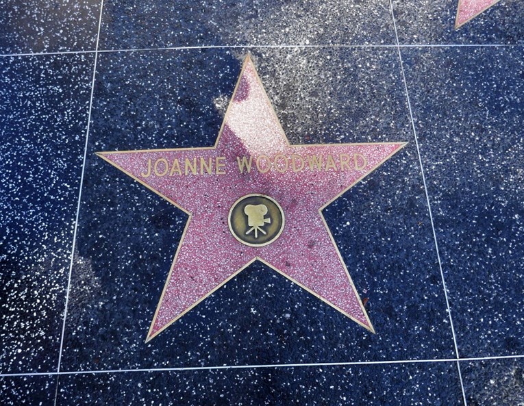 Tko su bili prvi glumci koji su dobili zvijezdu na holivudskoj stazi slavnih?