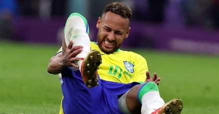 Liječnici pregledali Neymara nakon što se ozlijedio protiv Srbije