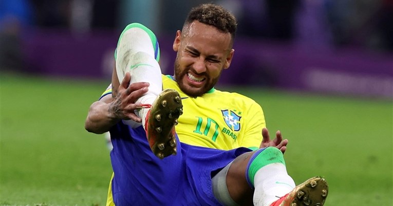Liječnici pregledali Neymara nakon što se ozlijedio protiv Srbije