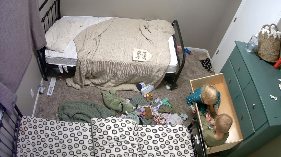 Mama je provjerila što blizanci rade prije spavanja i ostala u čudu