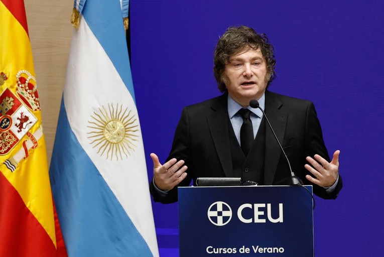 Zašto predsjednik Argentine utakmice SP-a gleda u jakni? "Znojim se kao osuđenik"