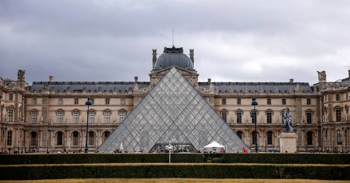 Istraga pljačke u Louvreu: "Lopovi pobjegli policiji za plus-minus 30 sekundi"