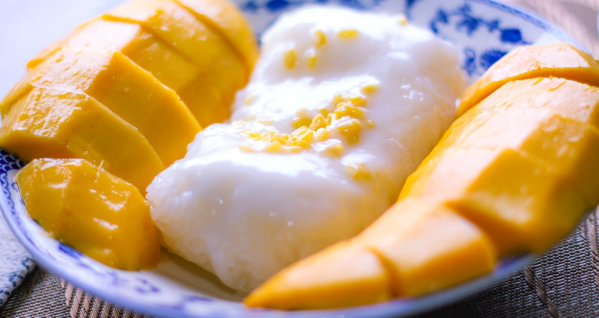 Varee (63) u Bangkoku od 1981. prodaje najbolji mango sticky rice. Evo što je to