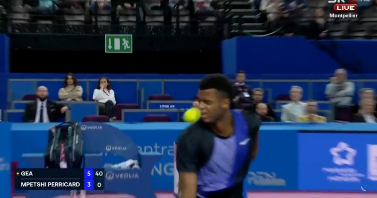 VIDEO Tenisač samog sebe pogodio lopticom u oko i predao meč