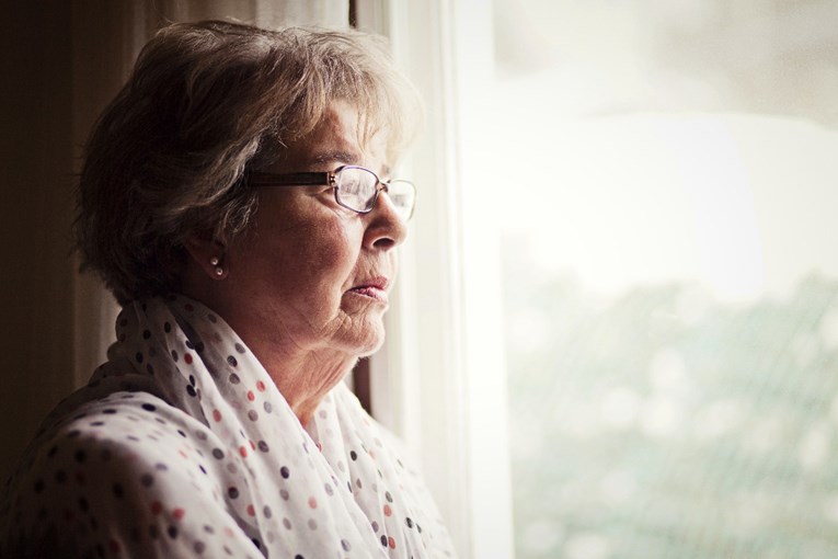Znanstvenici: Možda smo otkrili zašto se gubi sjećanje na bližnje kod Alzheimera