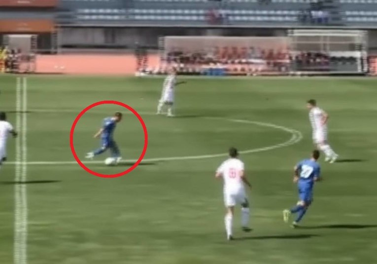 VIDEO Mladi Srbin puknuo je s centra protiv Engleza. Pogodio je u rašlje