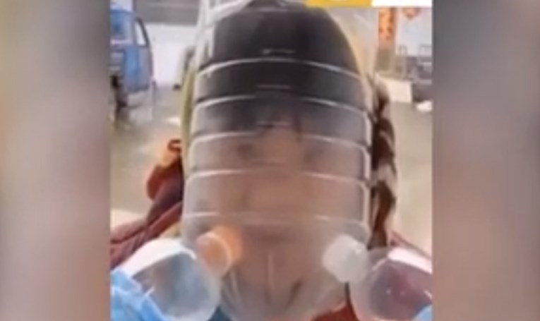 VIDEO Ljudi u Kini zbog koronavirusa hodaju s plastičnim bocama na glavi