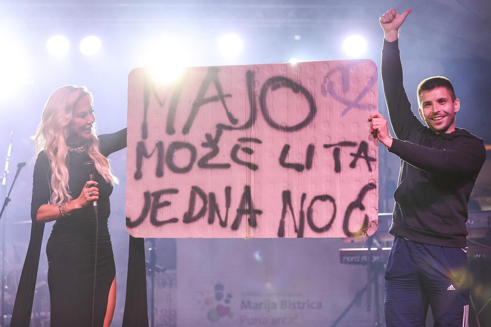 Obožavatelji u Mariji Bistrici Maji Šuput donijeli plakat, htjeli čuti hit iz 2000-ih