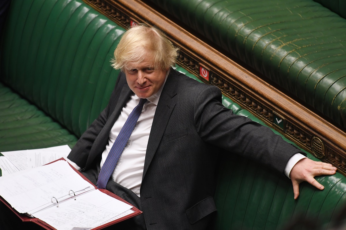 Johnson upozorio Britance da se mjera pridržavaju i na plažama