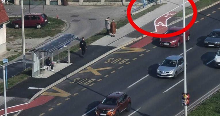 Ovo je ona biciklistička staza preko autobusne stanice. Dodali su trokut