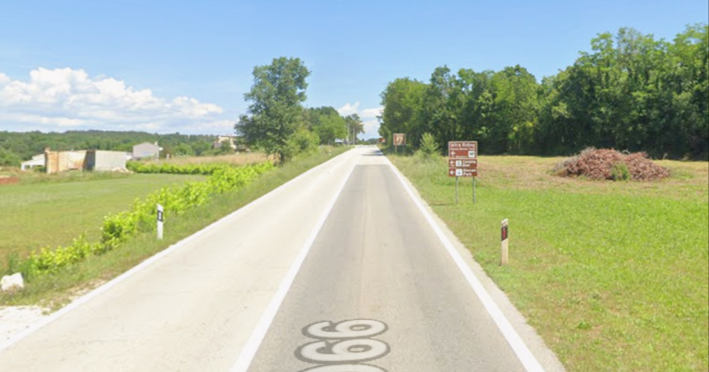 U prometnoj nesreći u Istri se sudarila dva auta i dva motora. Poginula Austrijanka