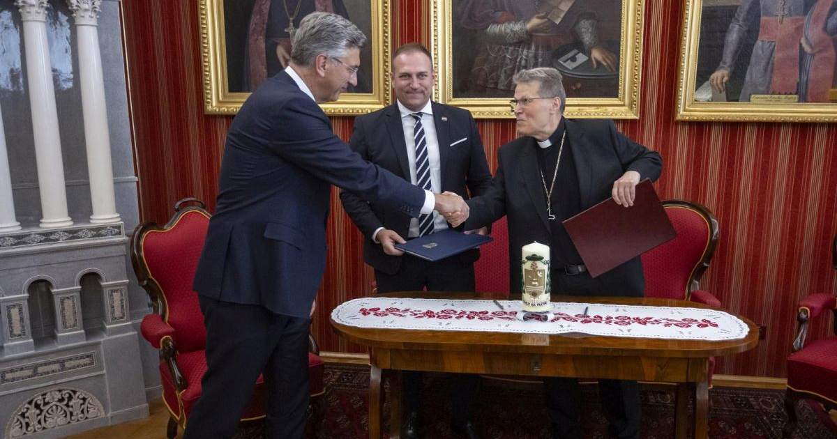 Između Plenkovića i nadbiskupa Hranića pala žarulja. Vlajčić: Božja prisutnost je tu