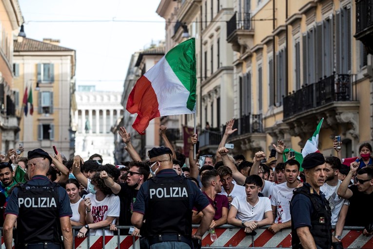 Talijani jajima gađali zgradu svog nogometnog saveza