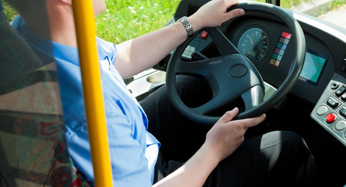 Buknuo požar u školskom busu kod Sinja. Vozač osjetio dim, djeca odmah izašla