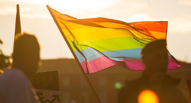 Homofobni napad u Splitu, mladić geja gađao stvarima i prijetio mu smrću