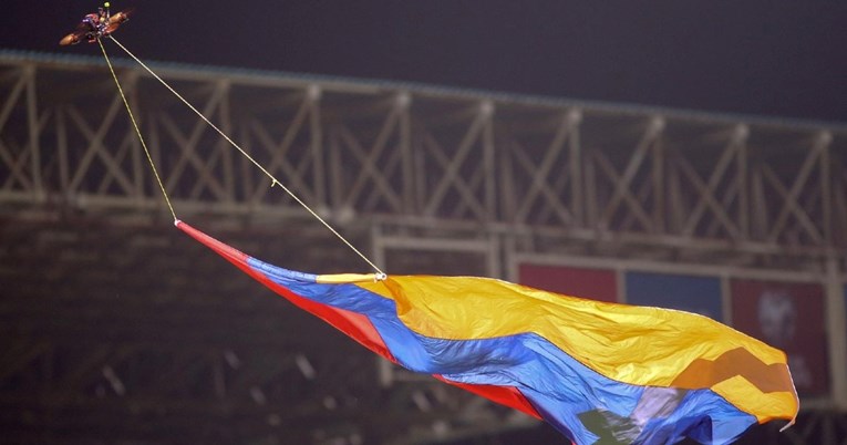 Dron kratko prekinuo utakmicu Armenije i Hrvatske. Navijači se potukli na tribinama