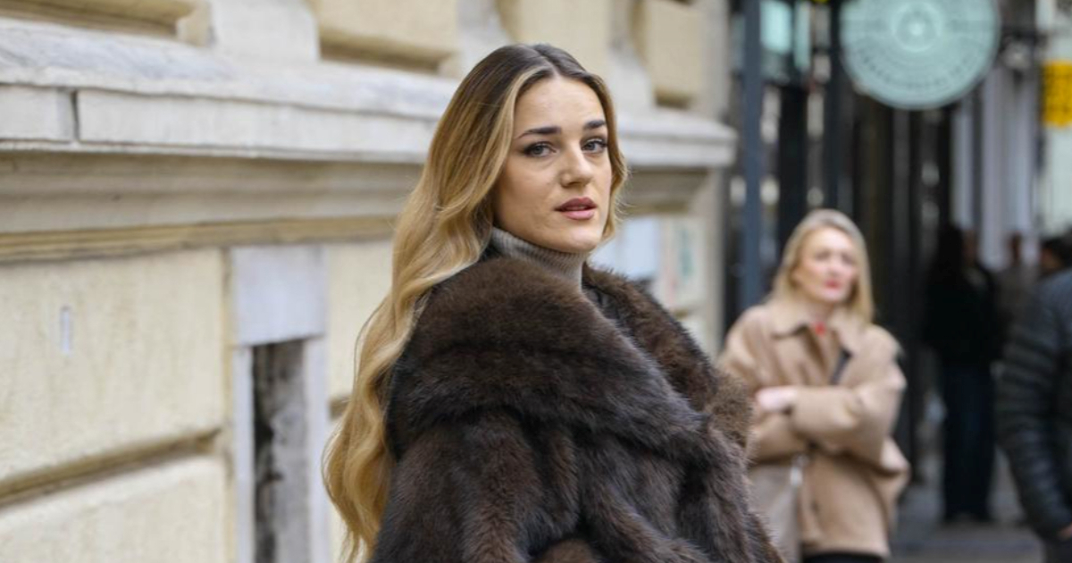 Lorena Bućan snimljena na špici u jakni koja je hit sezone. Pronašli smo slične modele