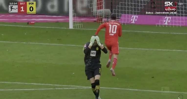 Pogledajte nevjerojatan kiks golmana Borussije. Možda je ovim donio titulu Bayernu