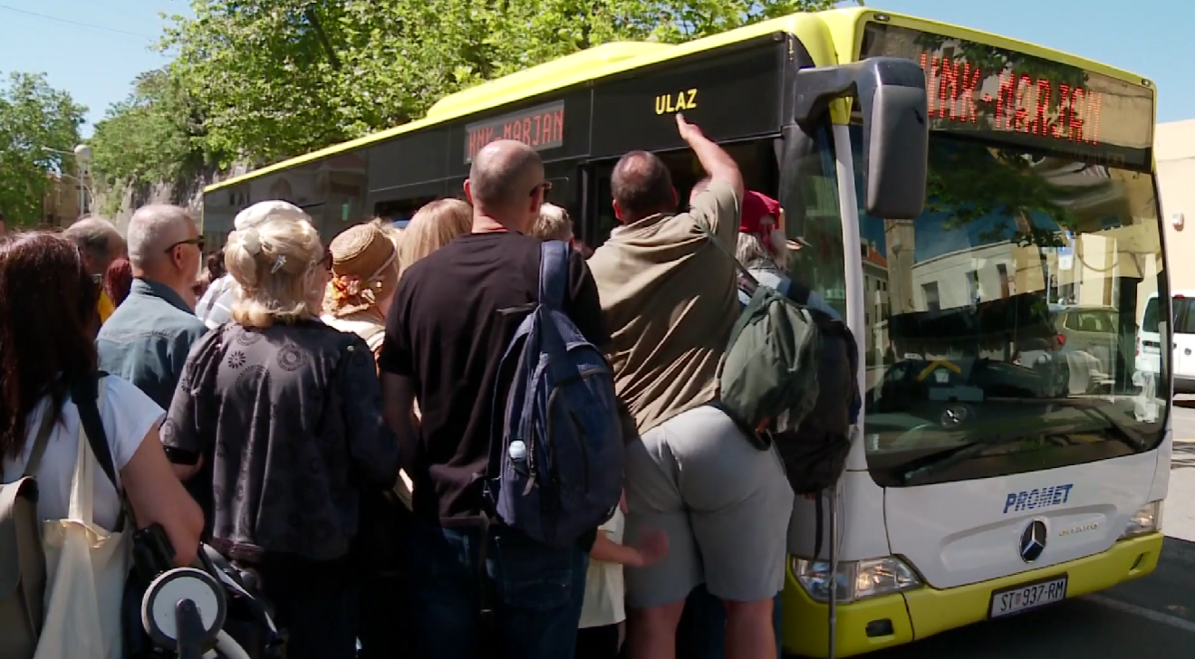 VIDEO Teško je opisati što se događalo u Splitu zbog besplatnog busa na Praznik rada