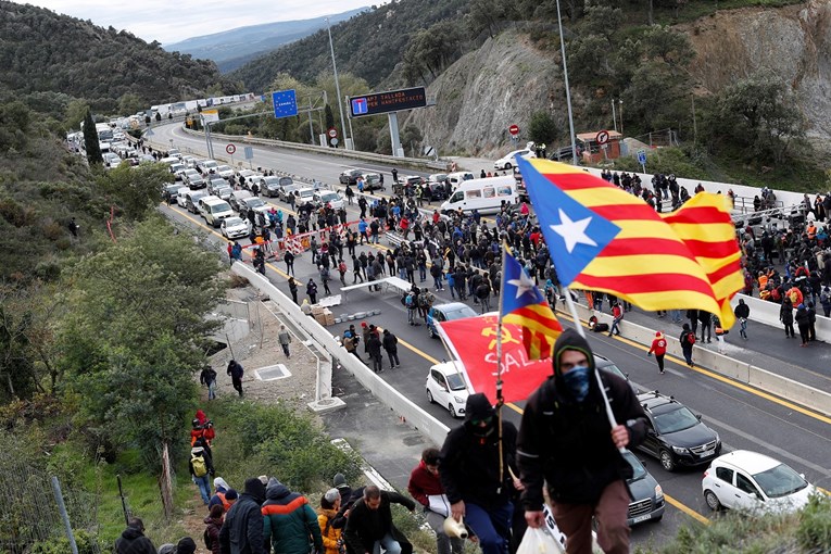 Katalonski prosvjednici blokiraju promet između Španjolske i Francuske