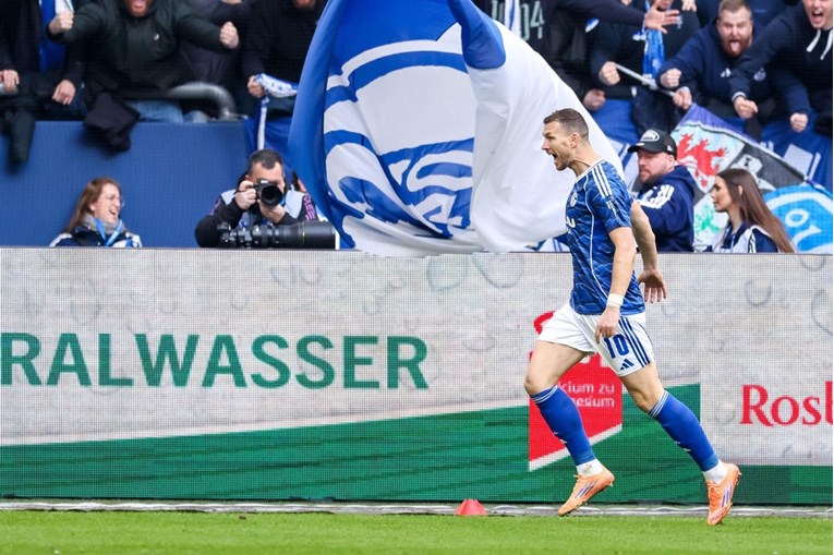 VIDEO Džeko zabio dva gola za Schalke