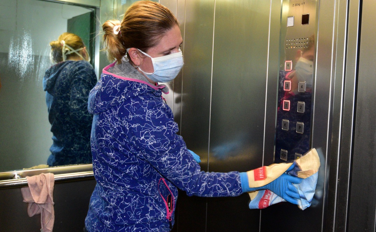 Tko je kriv za širenje epidemije u domovima za starije u Sloveniji?