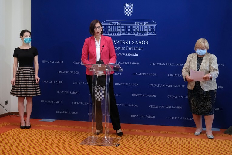Mrak Taritaš: Vlada od početka epidemije unosi kaos u školstvo