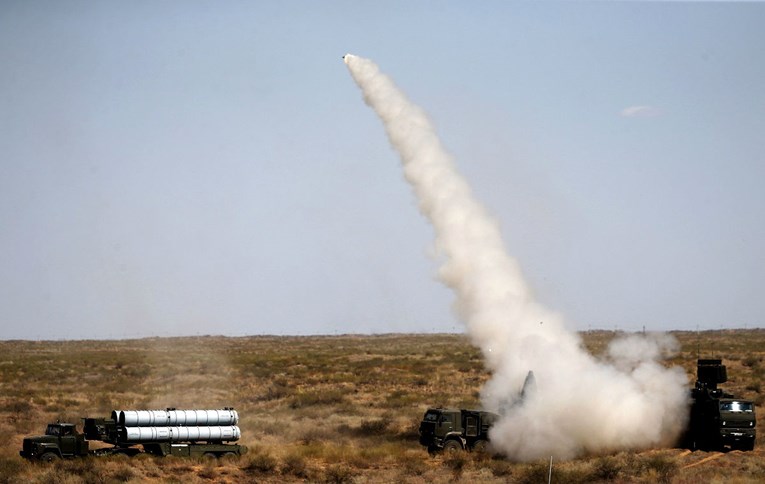 Izraelski avioni napali raketne rampe na jugu Libanona