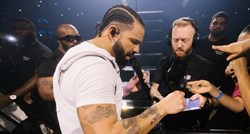 Drake prekinuo koncert kako bi ponudio da plati troškove bolesnoj djevojci iz publike